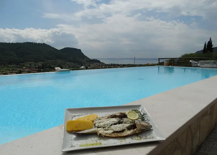 Relais Olivi 3* كوسترمانو