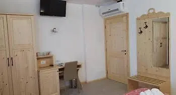 Relais Olivi 3* كوسترمانو
