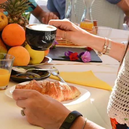 Ξενοδοχείο με διαμερίσματα Relais Olivi 3*